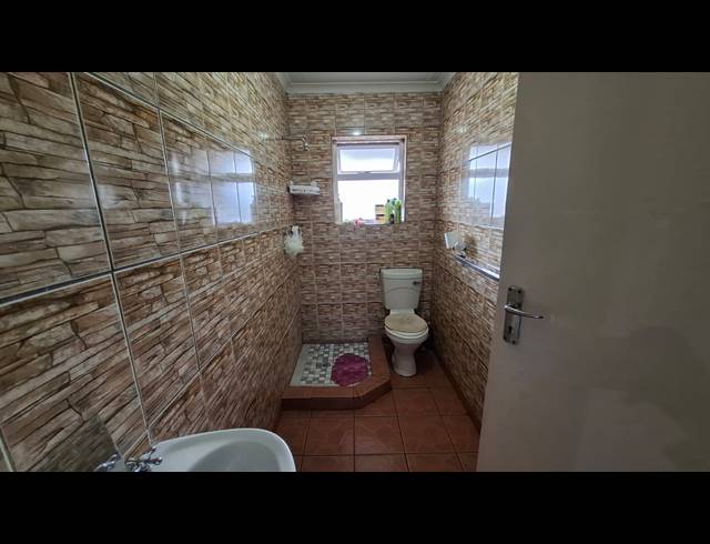 2 BEDROOM HOUSE FOR SALE IN LENTEGEUR